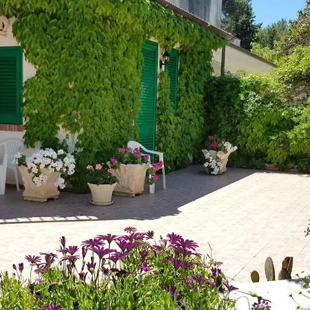Residenza I Nidi Bed & Breakfast Santa Caterina (Apulia)